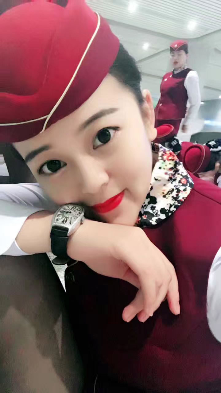 蘭州高鐵餐服就業(yè)的渭南軌道交通運(yùn)輸學(xué)校學(xué)子任海欣、寇安琪等 