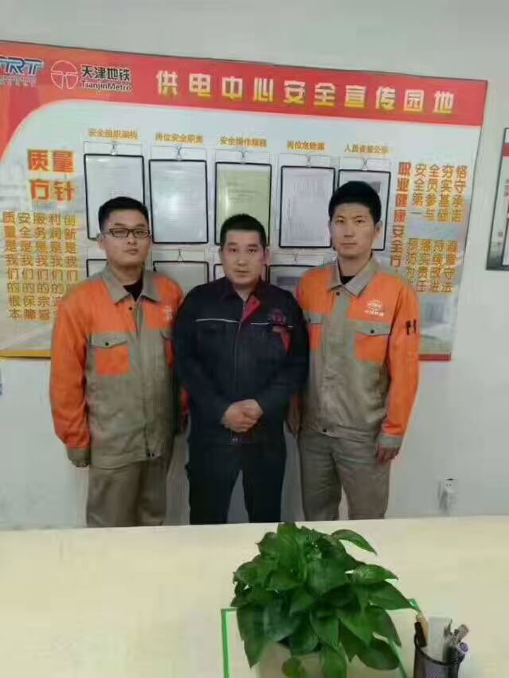 渭南軌道交通運(yùn)輸學(xué)校天津地鐵就業(yè)學(xué)生王冬、衛(wèi)通港工作照
