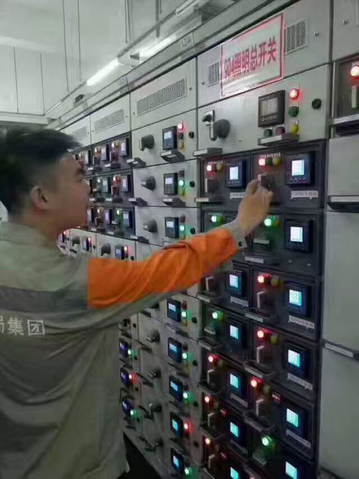 渭南軌道交通運(yùn)輸學(xué)校天津地鐵就業(yè)學(xué)生王冬、衛(wèi)通港工作照