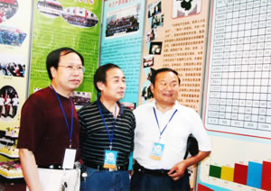 原省人社廳張紀(jì)剛處長檢查我校教育成果展.jpg