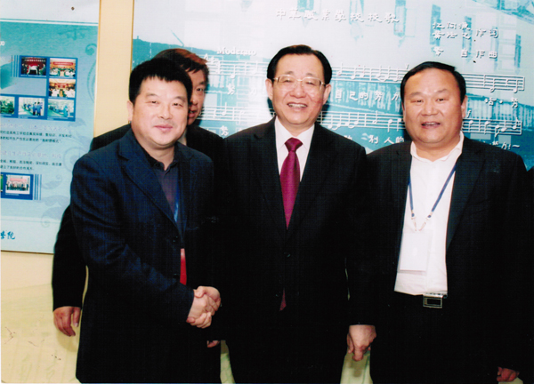 中央政治委員、全國政府副主席王剛接見任總裁.jpg