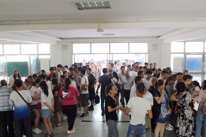 渭南軌道交通運輸學校開學第一天