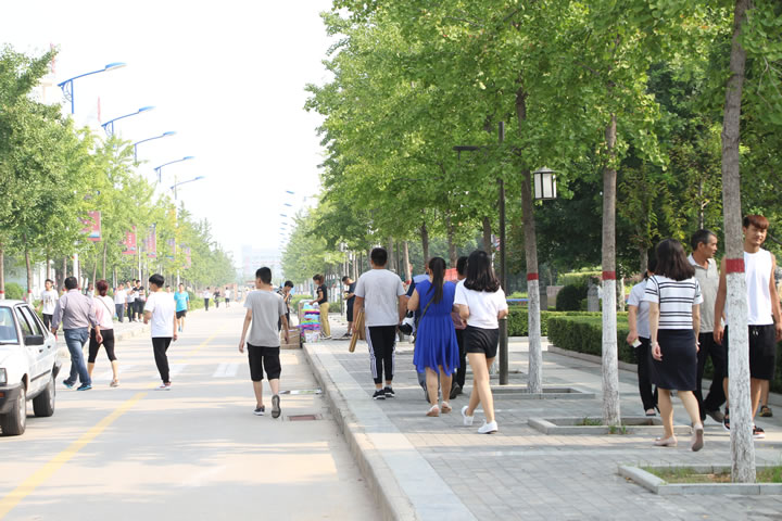 渭南軌道交通運輸學校開學第一天