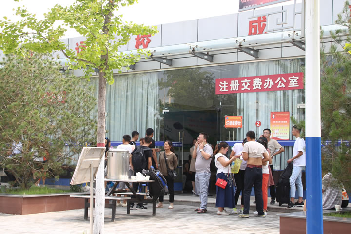 渭南軌道交通運輸學校開學第一天