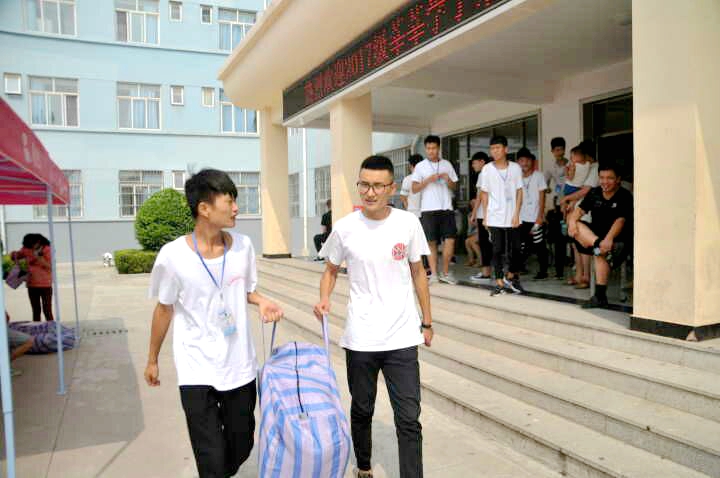渭南軌道交通運輸學校開學第一天
