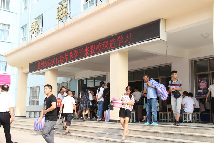 渭南軌道交通運輸學校開學第一天