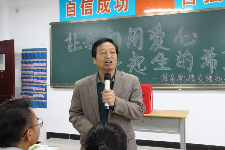 只要人人都獻(xiàn)出一點(diǎn)愛，世界將變成美好的人間